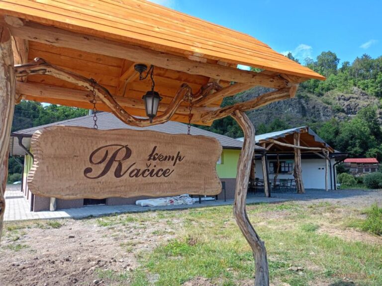 Kiosek v Kempu Račice